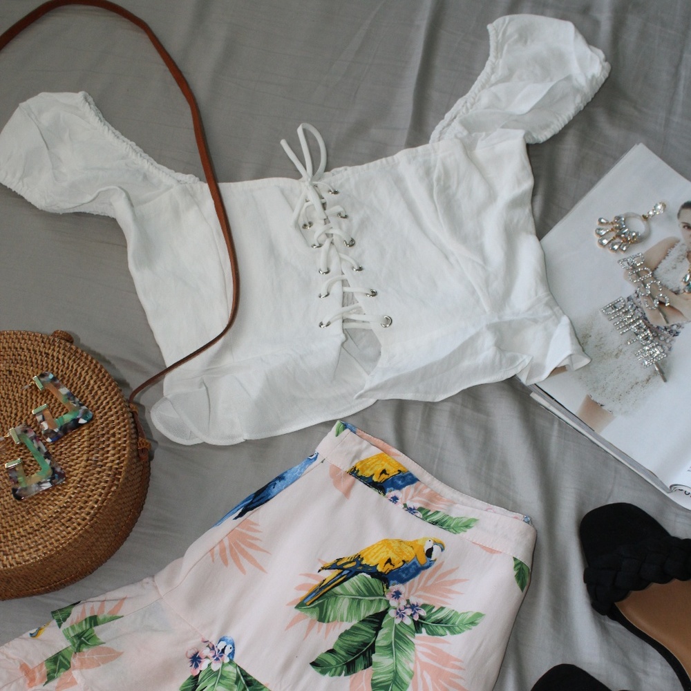 🚨//The Jessie// White Ruffle crop top - Picture 2 of 2